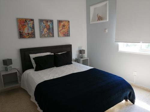 Пафос: Alex's Vacation Suite - 100m From the Beach - 6 Guests