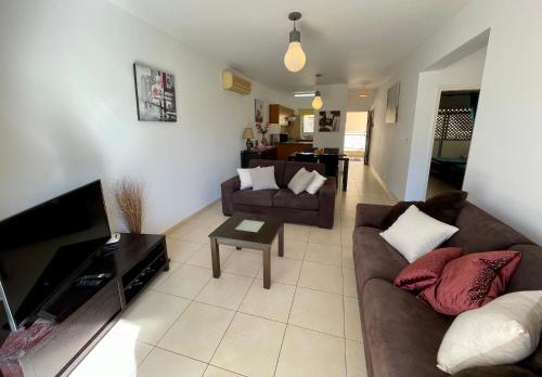 Пафос: 109 Queens Gardens, Paphos