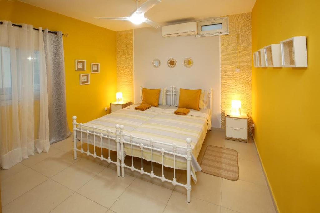 Ларнака: 930m to Beach-2 Bedroom+Veranda-Perfect Located