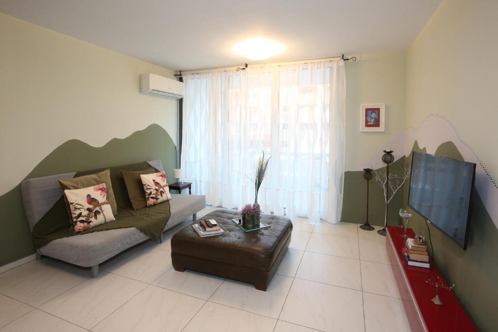 Ларнака: 930m to Beach-2 Bedroom+Veranda-Perfect Located