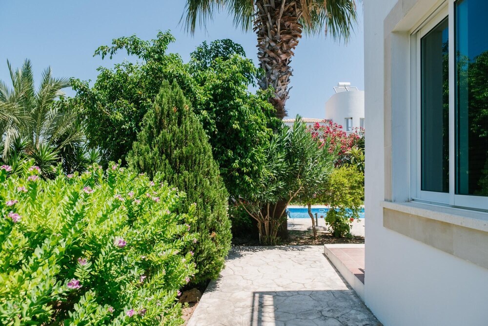 Villa Aphrodite Large Private Pool Walk to Beach A C Wifi - 3435 — фото 1
