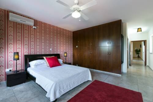 Куклия: 4 BR Villa Delphin