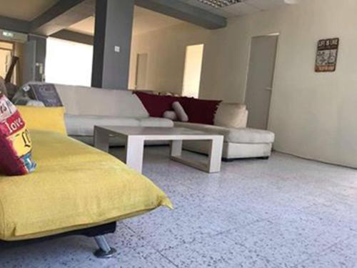Агиа-Варвара: Purple Hostel