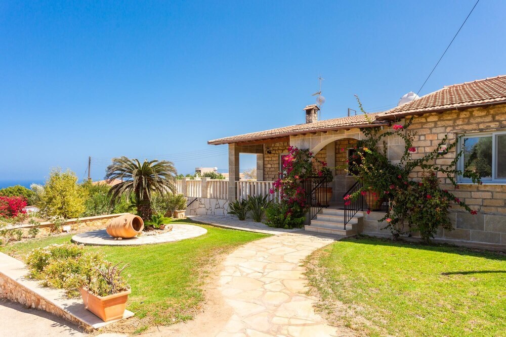 Villa Stone House in Neo Chorio — фото 1