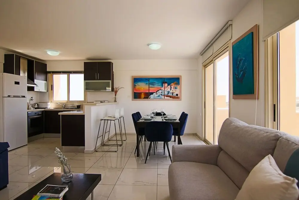 Перволия: Phaedrus Living Seaside Luxury Flat Pervolia
