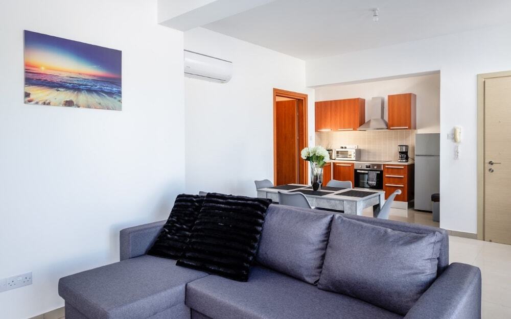 Терсефану: Sunnyside Apartment