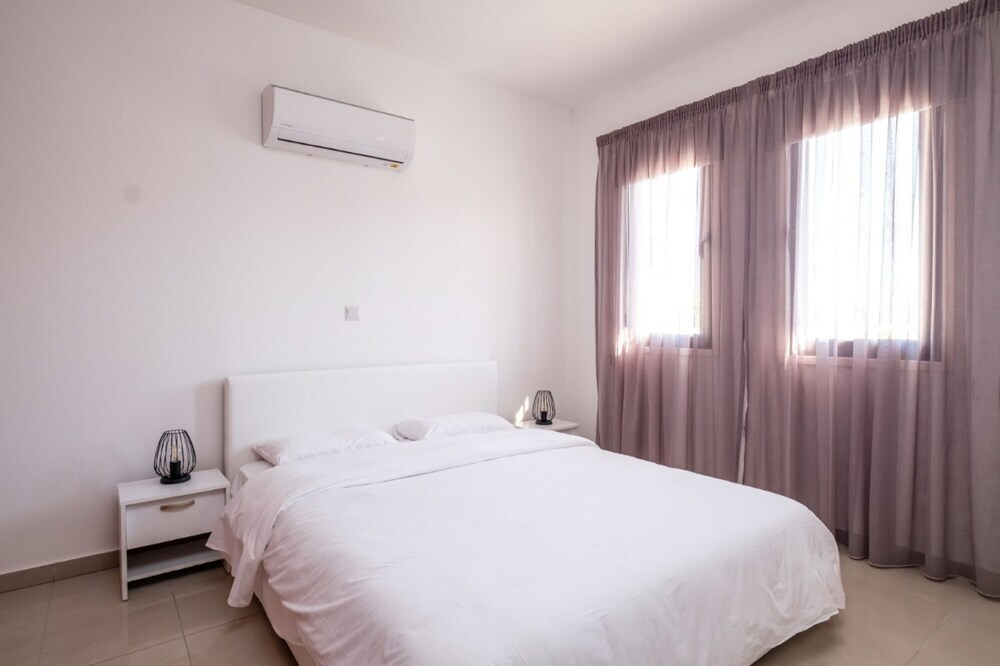 Терсефану: Sunnyside Apartment