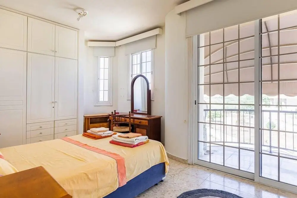 Ларнака: 4 Bedroom Villa With Private Pool Near Beach
