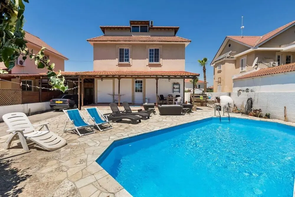 Ларнака: 4 Bedroom Villa With Private Pool Near Beach