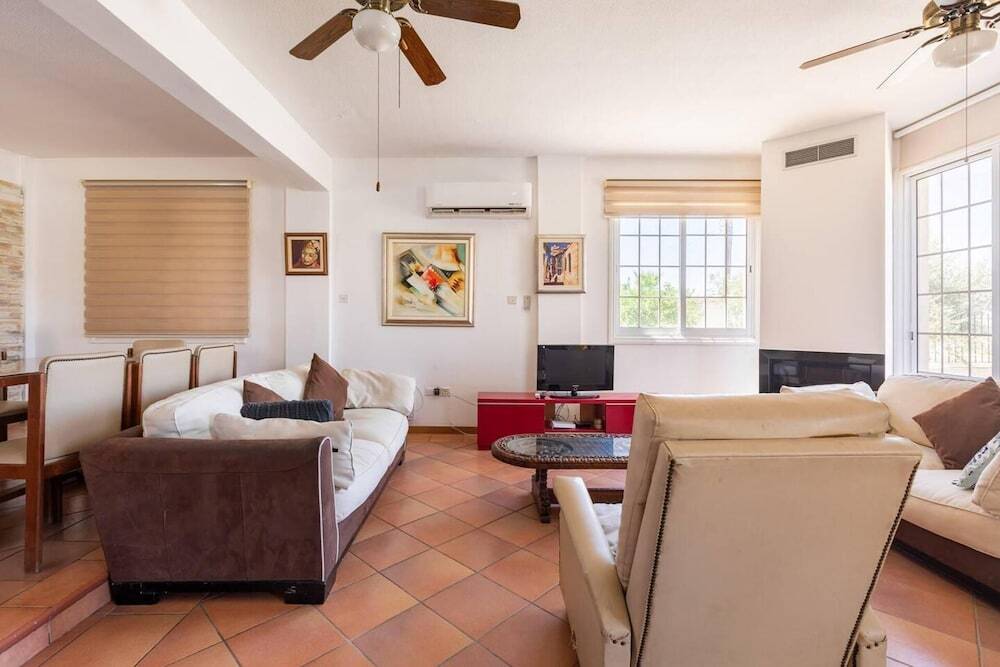 Ларнака: 4 Bedroom Villa With Private Pool Near Beach