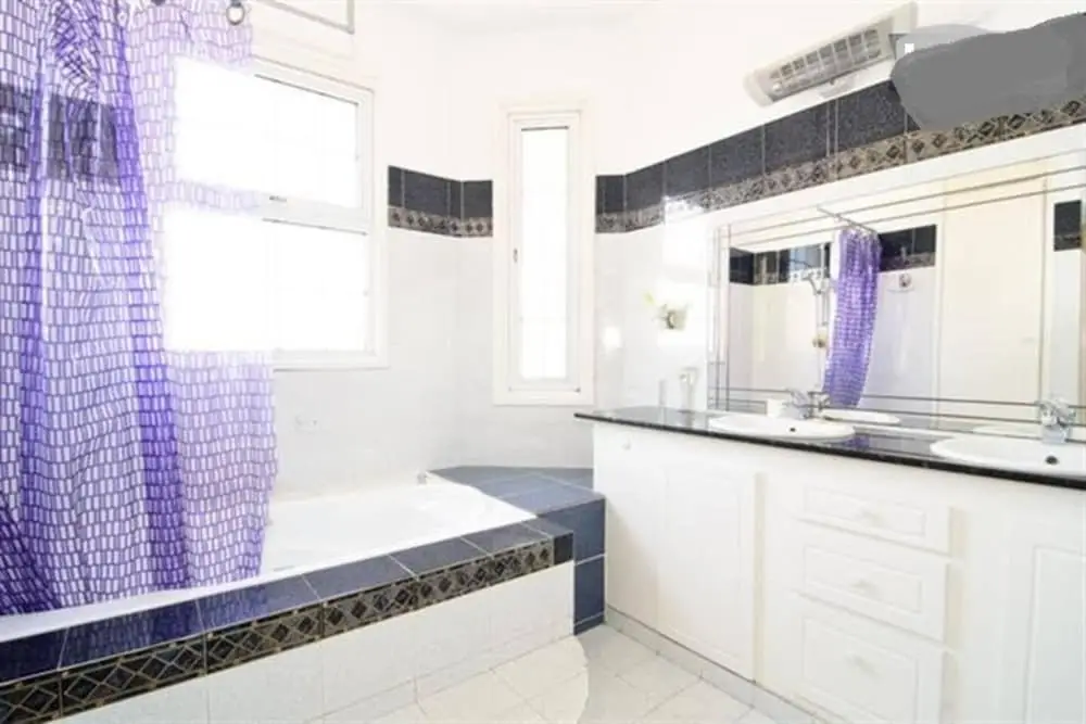 Ларнака: 4 Bedroom Villa With Private Pool Near Beach