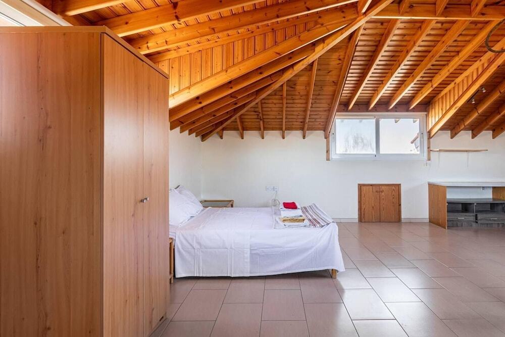 Ларнака: 4 Bedroom Villa With Private Pool Near Beach