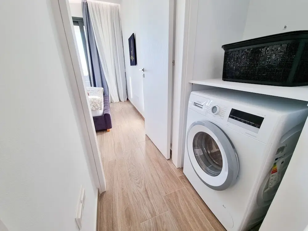 Паралимни: Lucky Strike Apartment