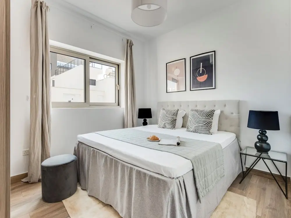 Гермасойя: Sanders Evolution - Chic 3-bdr Apt w/ Shared Pool