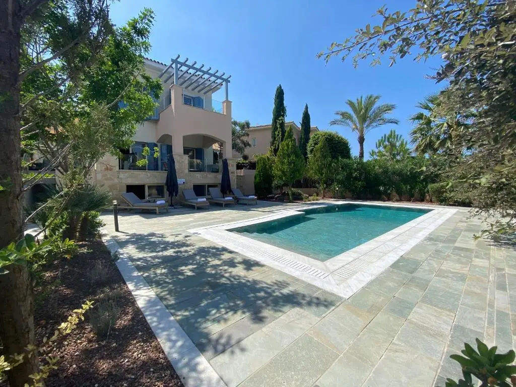 Phaedrus Living: Amorosa 13 Beachside Villa — фото 1