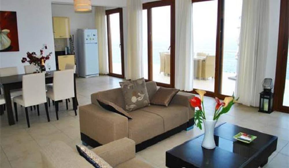 Гекиткале: Coordinates are : 35.3480640, 33.5800703, Seacliff Villa, North Cyprus