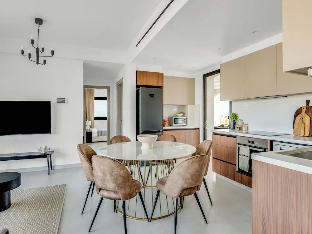 Sanders Elgio - Precious 3-bdr Apt With Balcony — фото 1