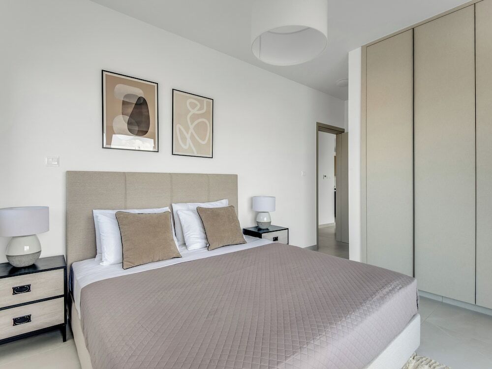 Айос-Атанасиос: Sanders Elgio - Precious 3-bdr Apt With Balcony
