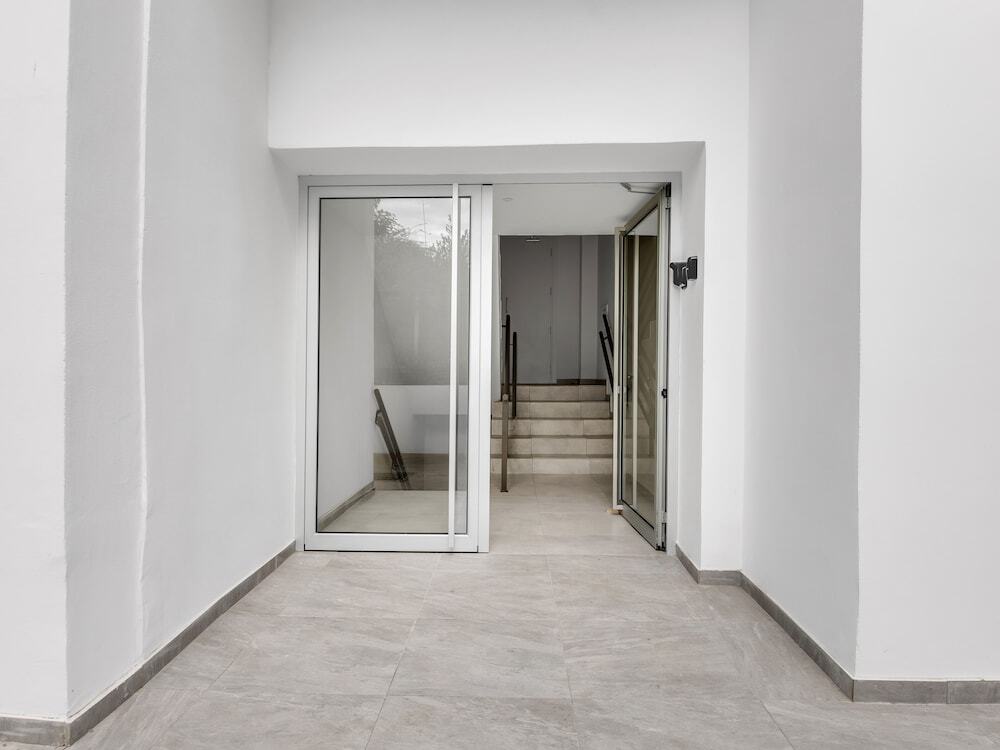 Ларнака: Sanders Crystal - Neat 1-bdr Apt w City View