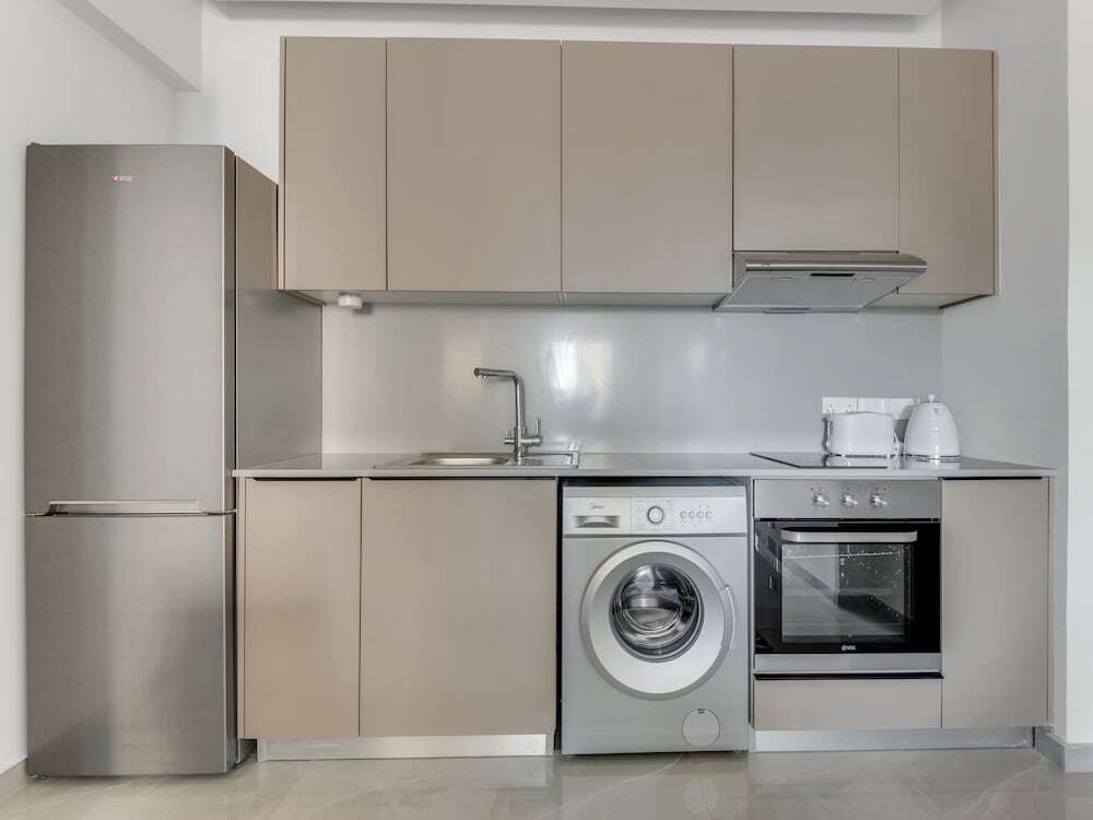 Ларнака: Sanders Crystal - Humble 1-bdr Apt w Balcony