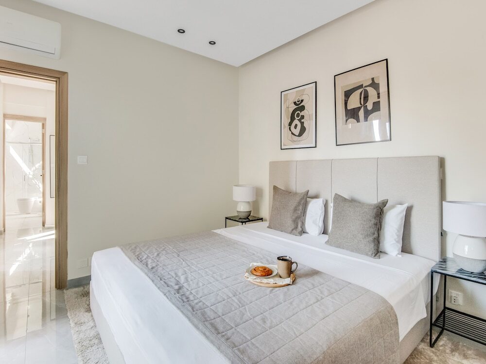 Ларнака: Sanders Crystal - Humble 1-bdr Apt w Balcony
