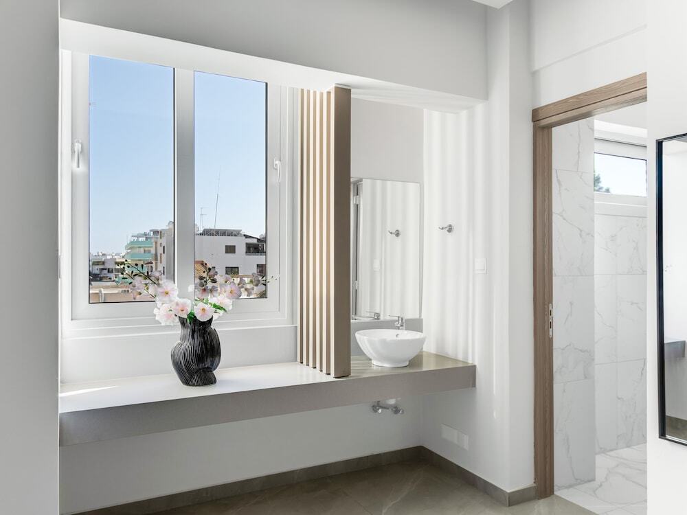 Ларнака: Sanders Crystal - Humble 1-bdr Apt w Balcony