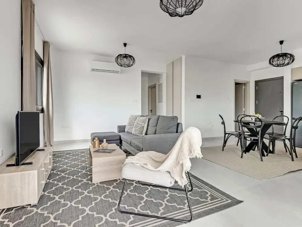 Айос-Атанасиос: Sanders Only - Lovely 1-bdr Apt With two Balconies