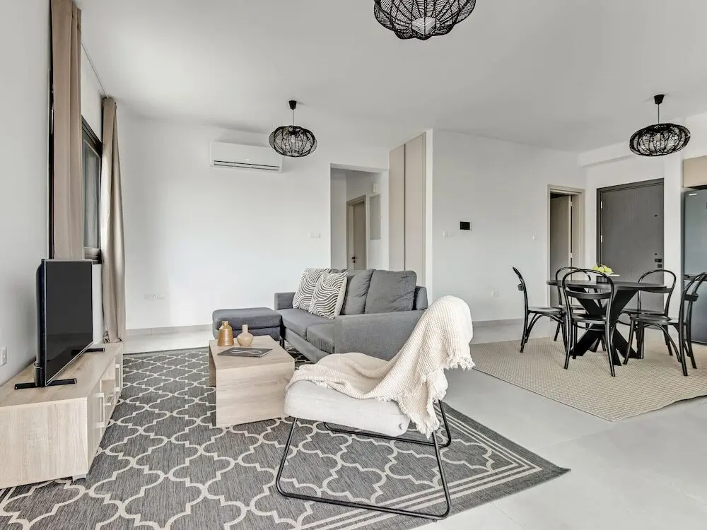 Айос-Атанасиос: Sanders Only - Lovely 1-bdr Apt With two Balconies
