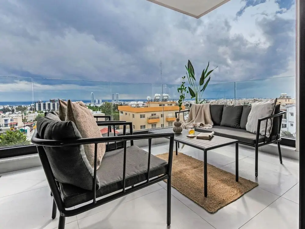 Айос-Атанасиос: Sanders Only - Cute 2-bdr Apt With Balcony