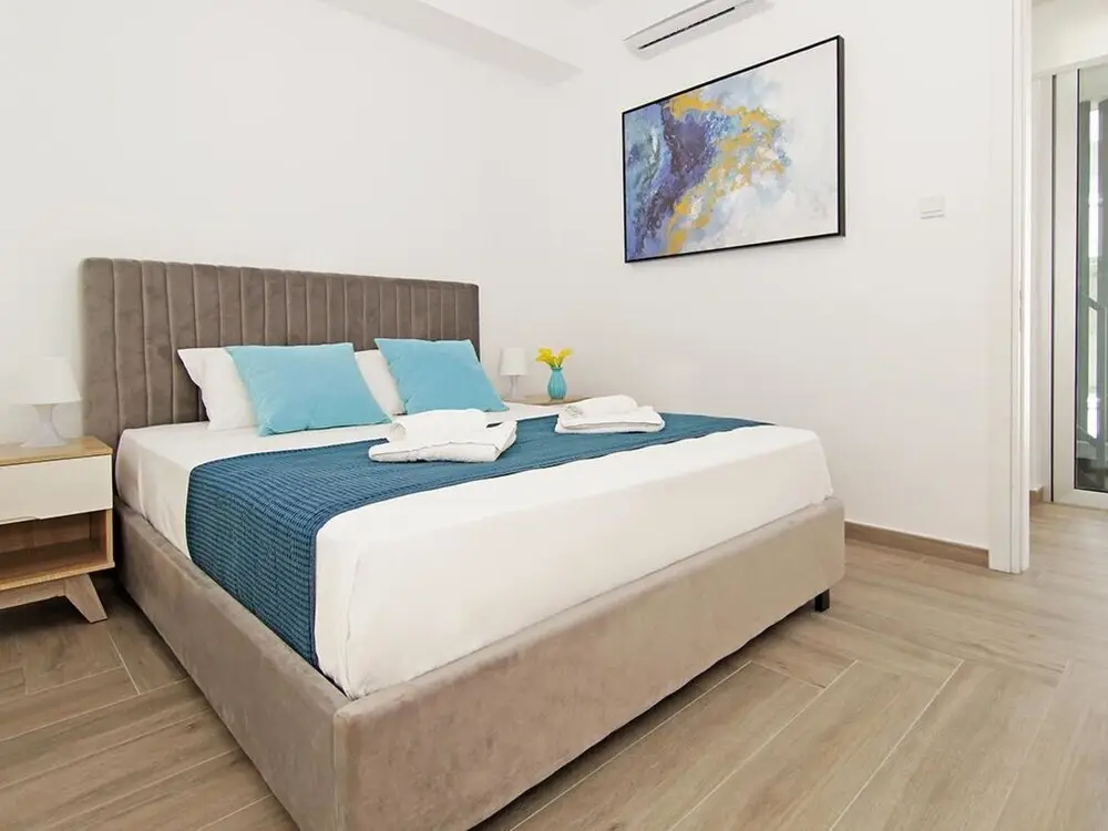 Протарас: Greta Paralimni in Paralimni