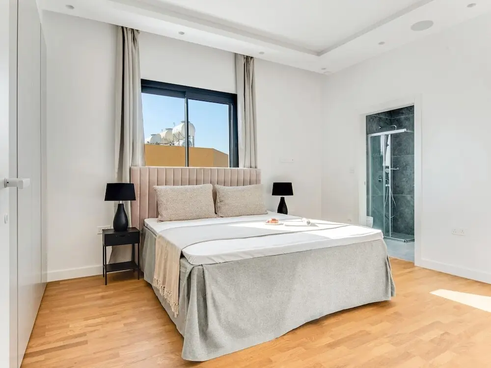 Лимассол: Sanders Crystal 1 - Large 4-bdr Penthouse With Shared Pool