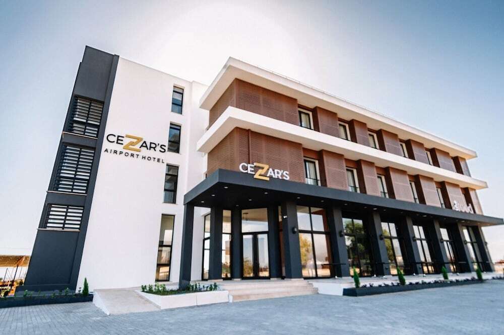 Cezar's Airport Hotel — фото 1