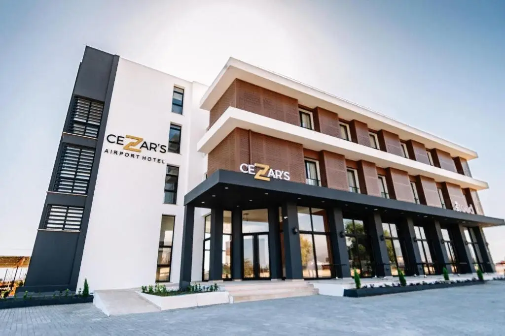 Cezar's Airport Hotel — фото 1