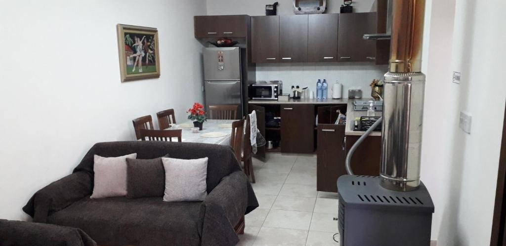 Какопетрия: Omodos Maria's Apartments