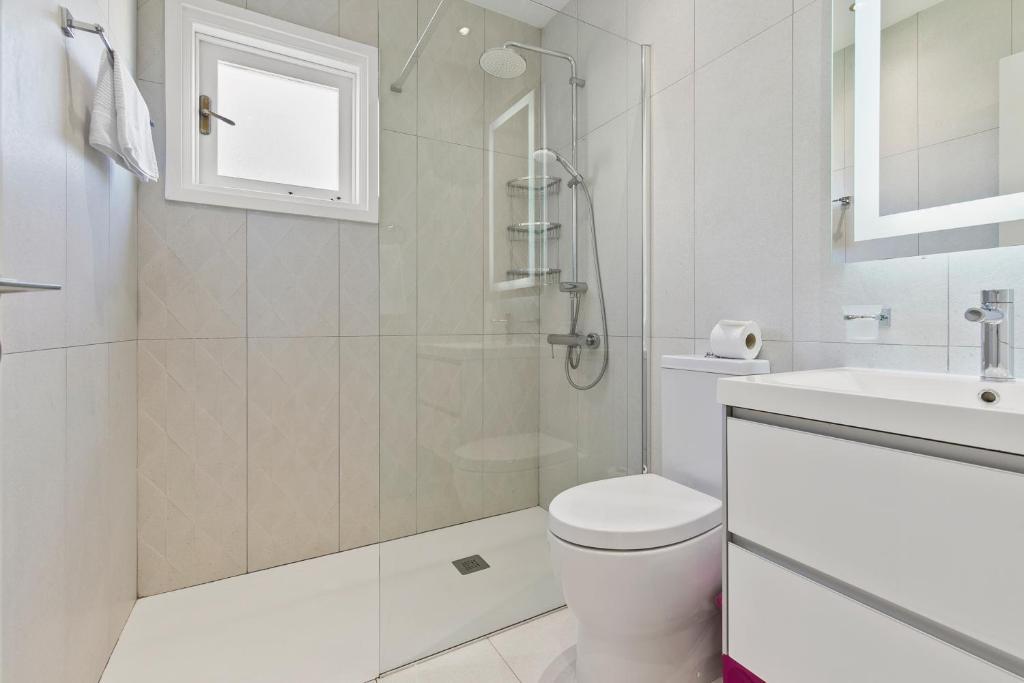 Куклия: 2 bedroom Apartment Avdimou with stunning sea views, Aphrodite Hills Resort