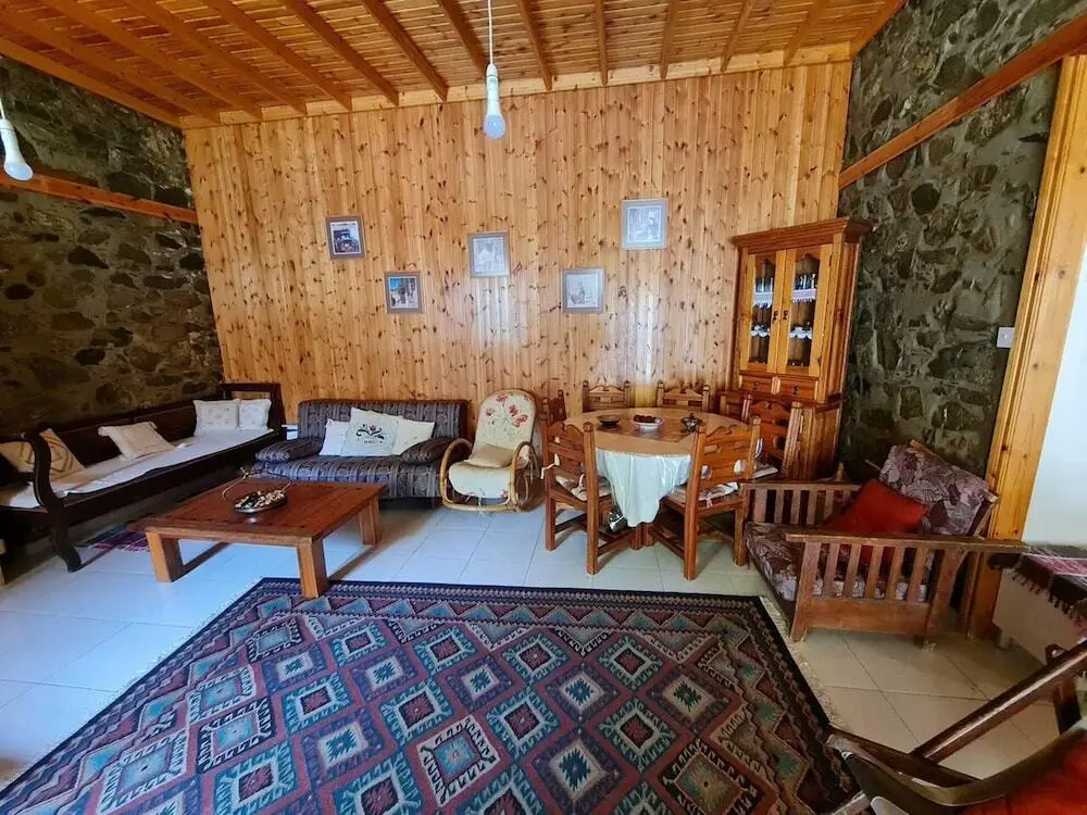 Калопанагиотес: Elpiniki's Old Three Bedroom House