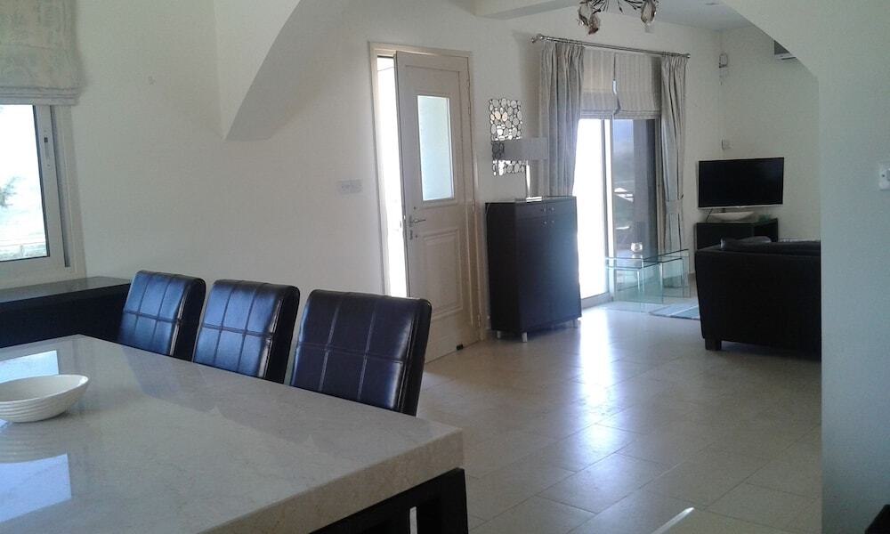 Киссонерга: Idyllic 3 Bed Villa With Stunning Views