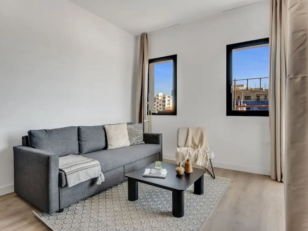 Лимассол: Sanders Crystal 2 - Lovely 2-bdr Apt With Shared Rooftop