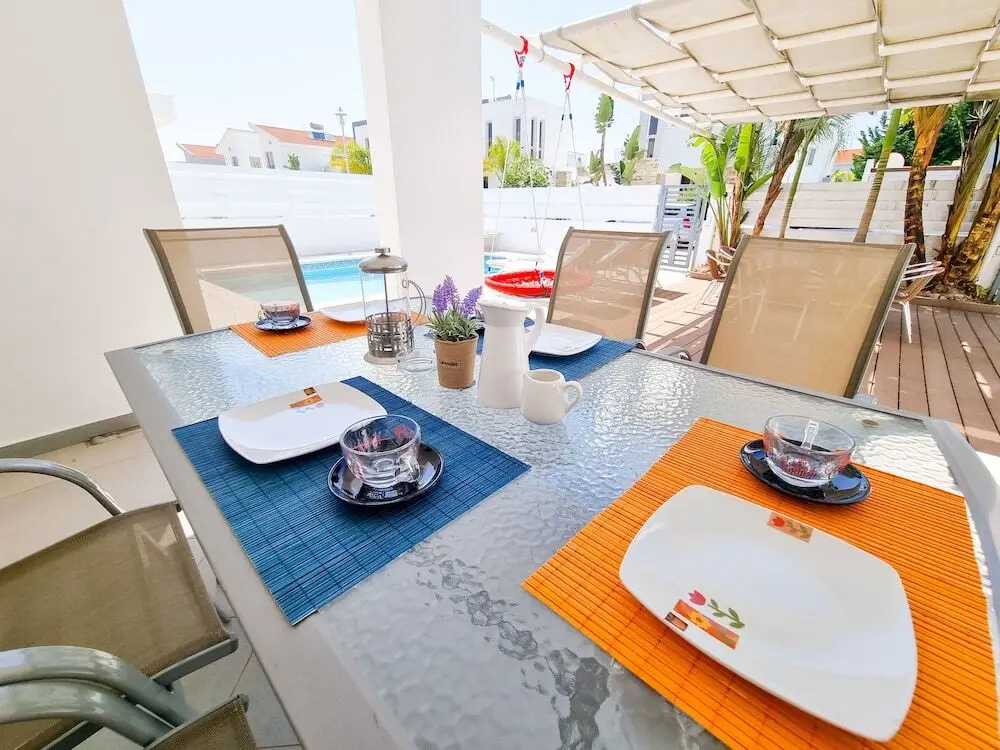 Перволия: Private Pool Villa Next to the Beach