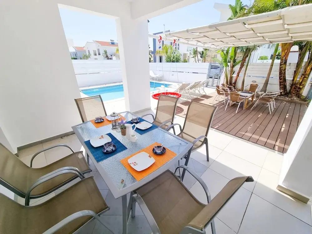 Перволия: Private Pool Villa Next to the Beach