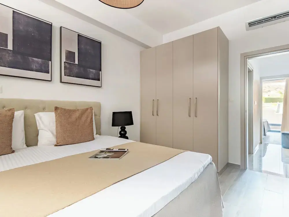 Агиос Тихонас: Sanders River Plaza - Fancy 2-bdr Apt With Balcony