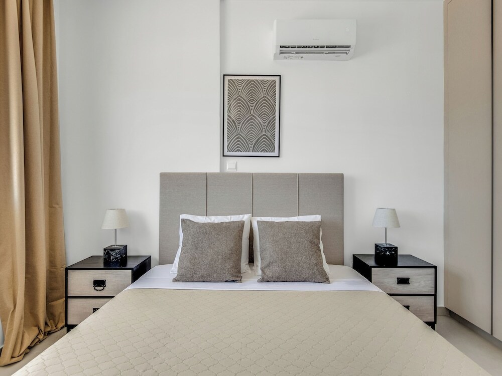 Айос-Атанасиос: Sanders Elgio - Pleasant 2-bdr Apt w Balcony