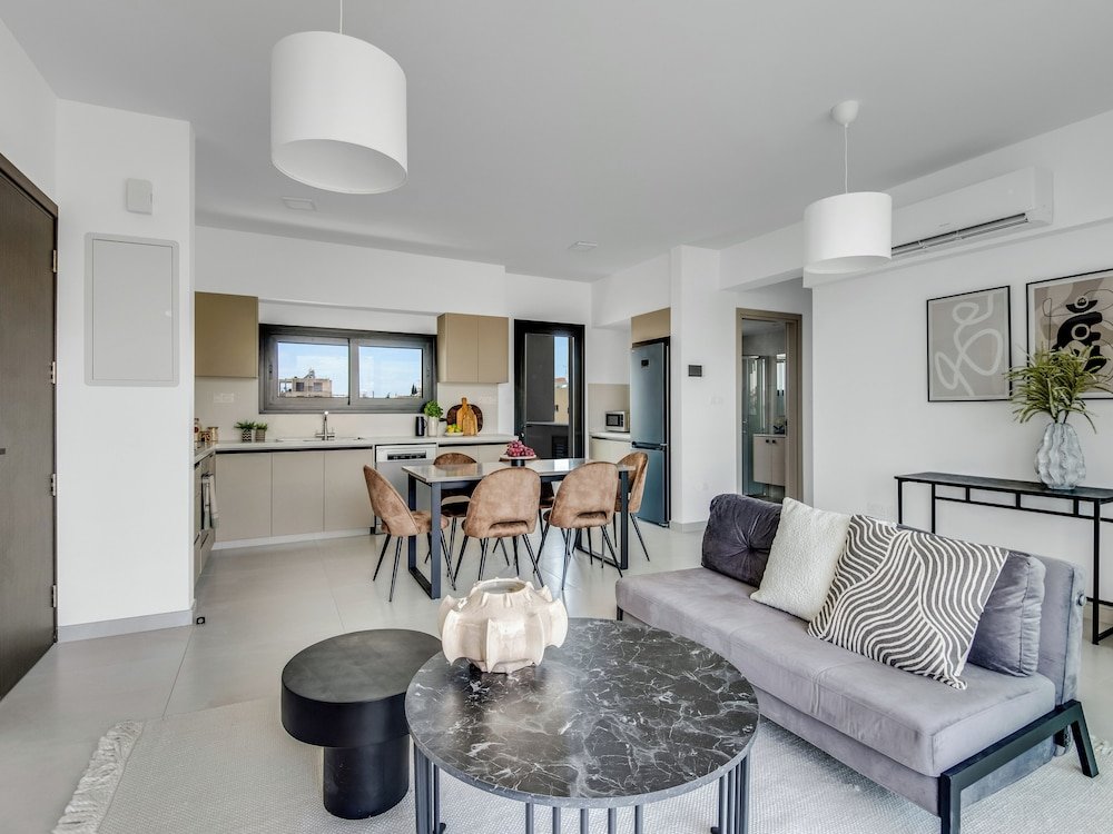 Айос-Атанасиос: Sanders Elgio - Cute 2-bdr Apt With Balcony
