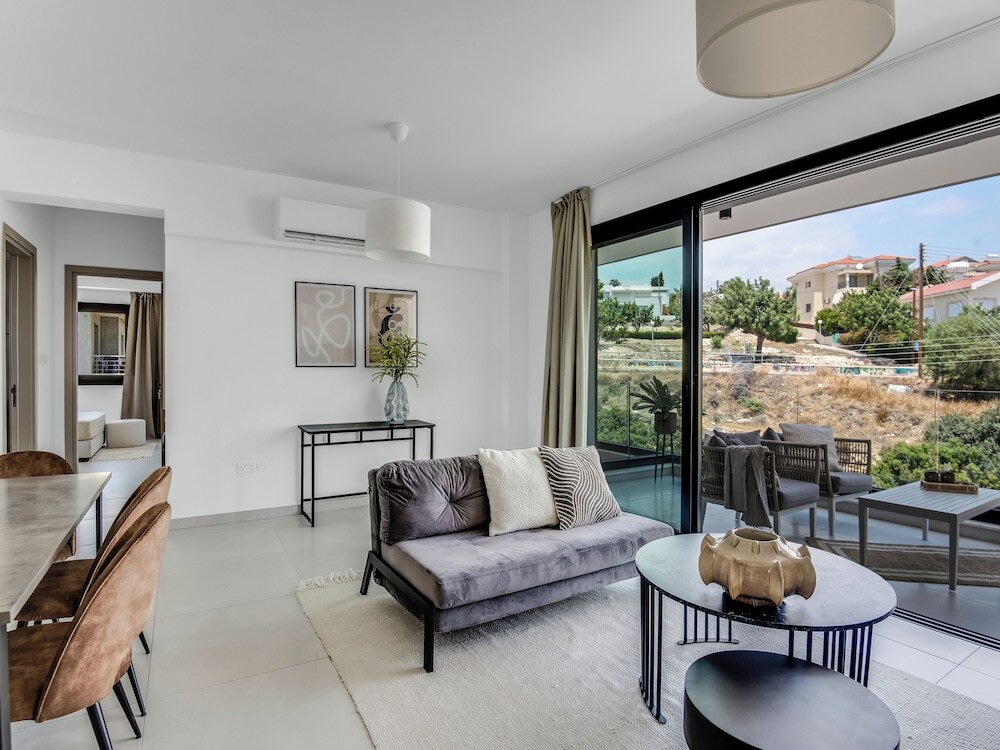 Айос-Атанасиос: Sanders Elgio - Cute 2-bdr Apt With Balcony