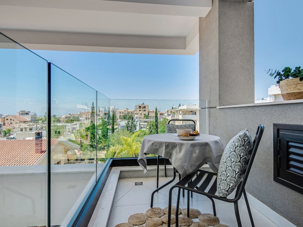 Айос-Атанасиос: Sanders Elgio - Cute 2-bdr Apt With Balcony