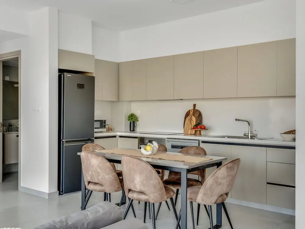 Айос-Атанасиос: Sanders Elgio - Delightful 2-bdr Apt With Balcony