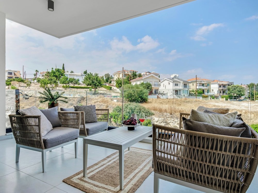 Айос-Атанасиос: Sanders Elgio - Delightful 2-bdr Apt With Balcony