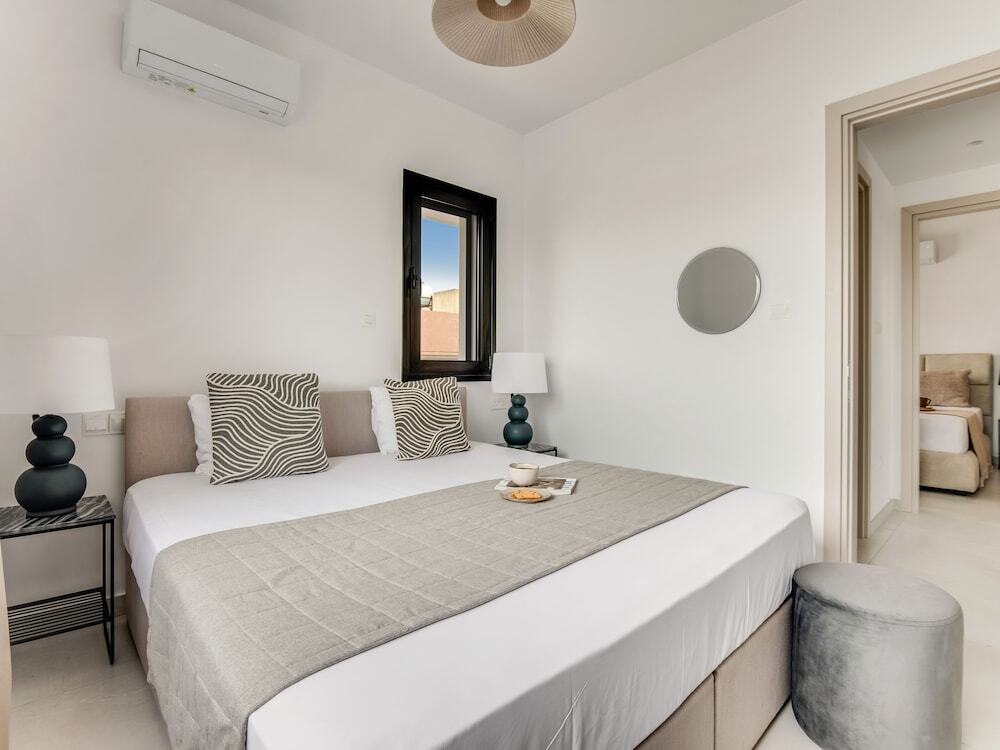 Айос-Атанасиос: Sanders Only - Adorable 2-bdr Apt With Balcony