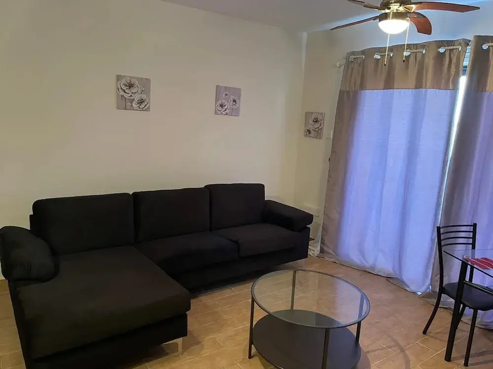 Лекара: Stunning 1-bed Apartment in Larnaca Near the sea