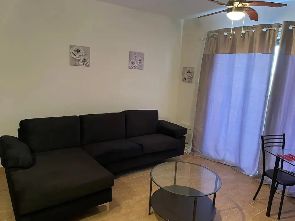 Лекара: Stunning 1-bed Apartment in Larnaca Near the sea